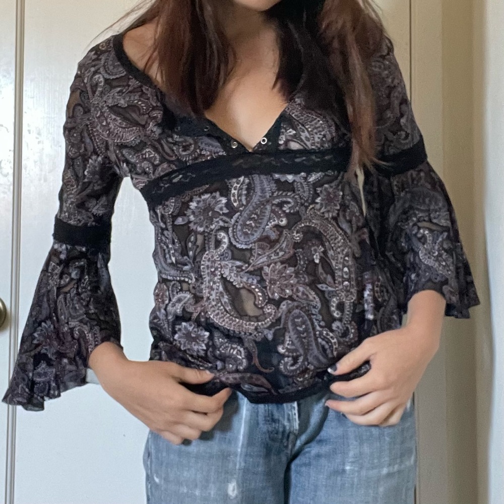 Adorable patterned blouse! - Picture 3 of 3